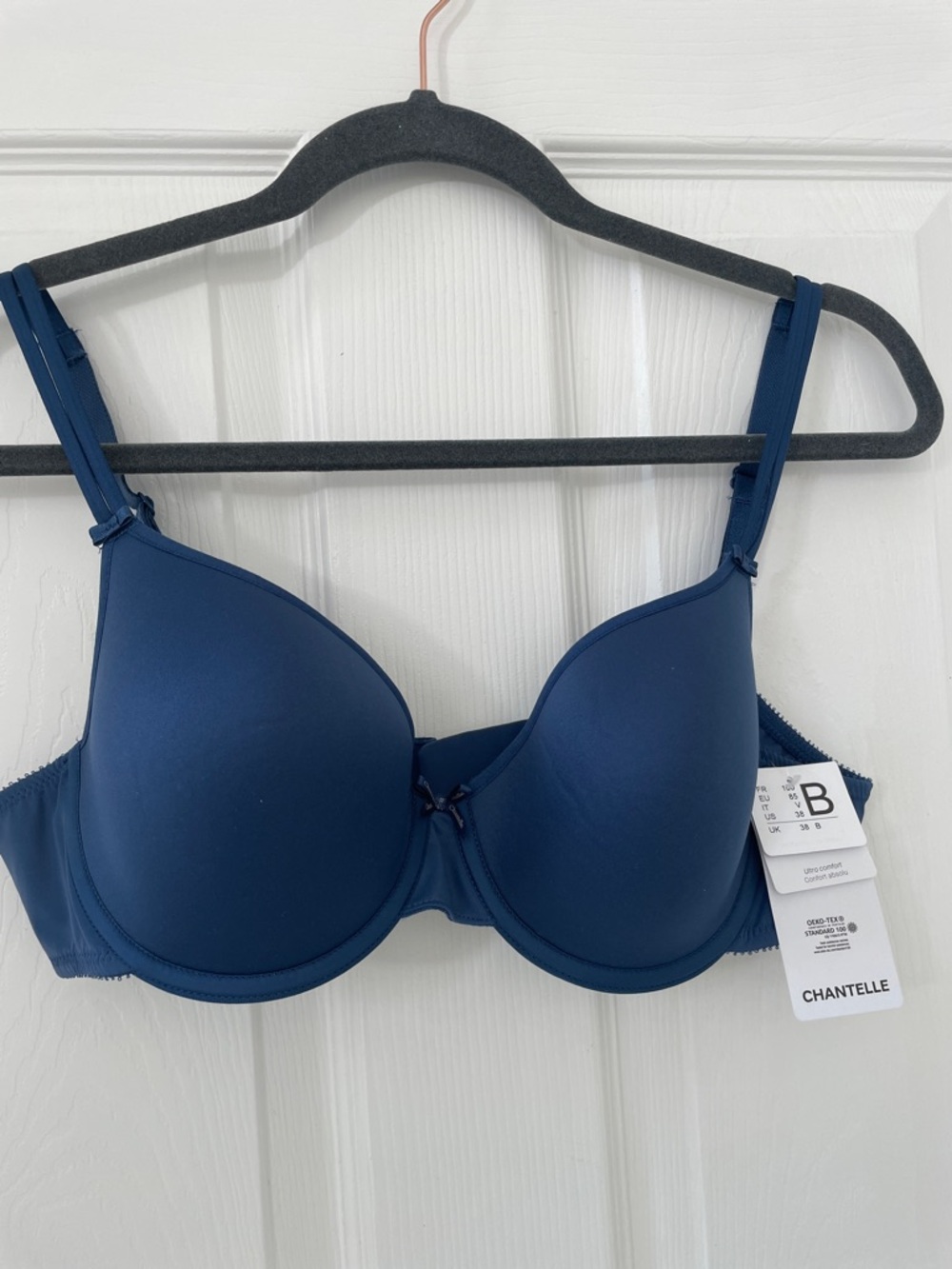 Chantelle Deep Blue Seamless Molded Underwire Bra